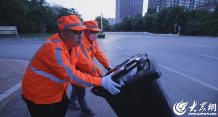 一個(gè)座右銘，一面黨旗紅 | 張旭東 堅(jiān)守清運(yùn)一線，只為城市更美好